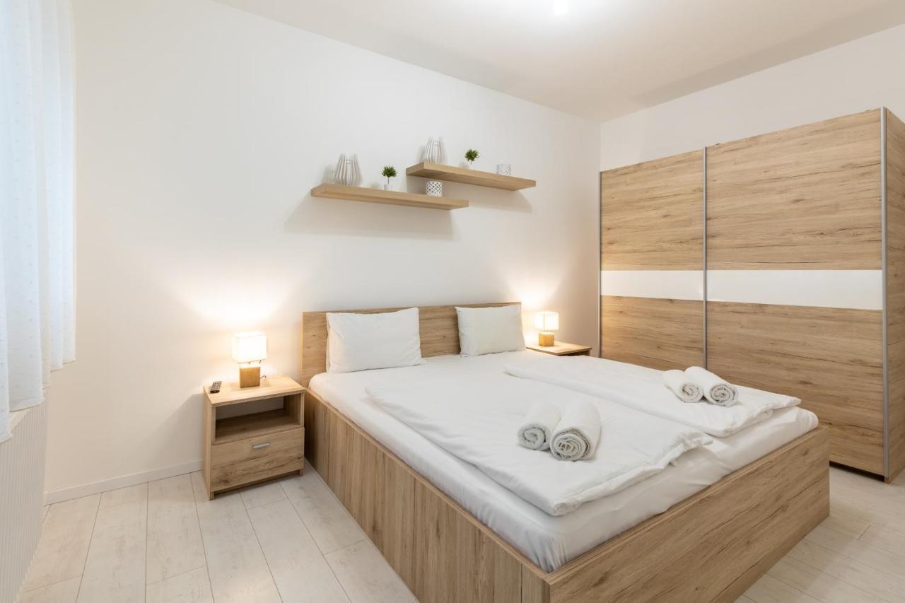 Leda Apartmanok By Bltn Siófok Zewnętrze zdjęcie