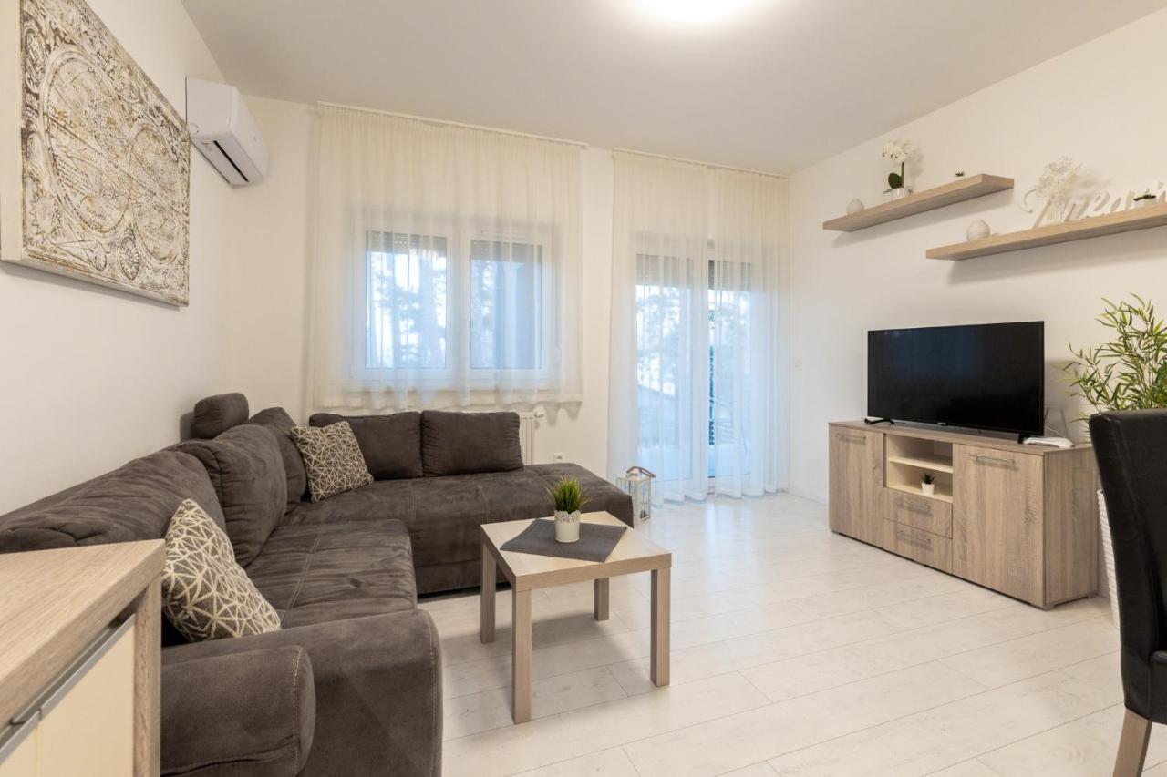 Leda Apartmanok By Bltn Siófok Zewnętrze zdjęcie